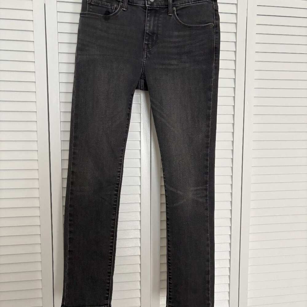 Levi's classic mid-rise skinny, size 6 short- W28 & L28. ( Sale ends 9/1/25 )